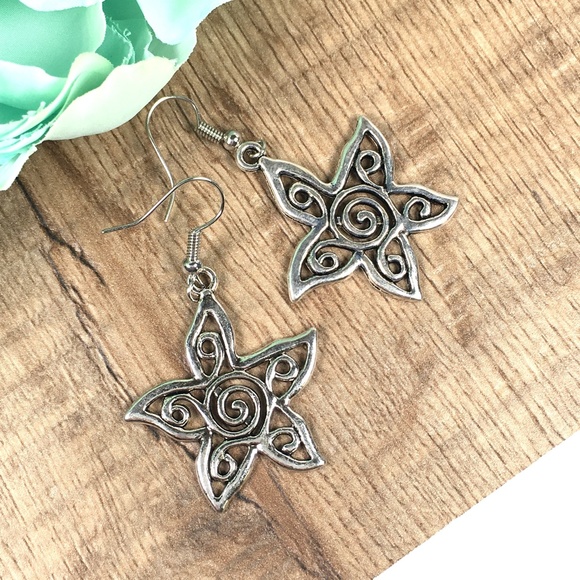 Hollow Flower Dangle Earrings - Picture 2 of 6